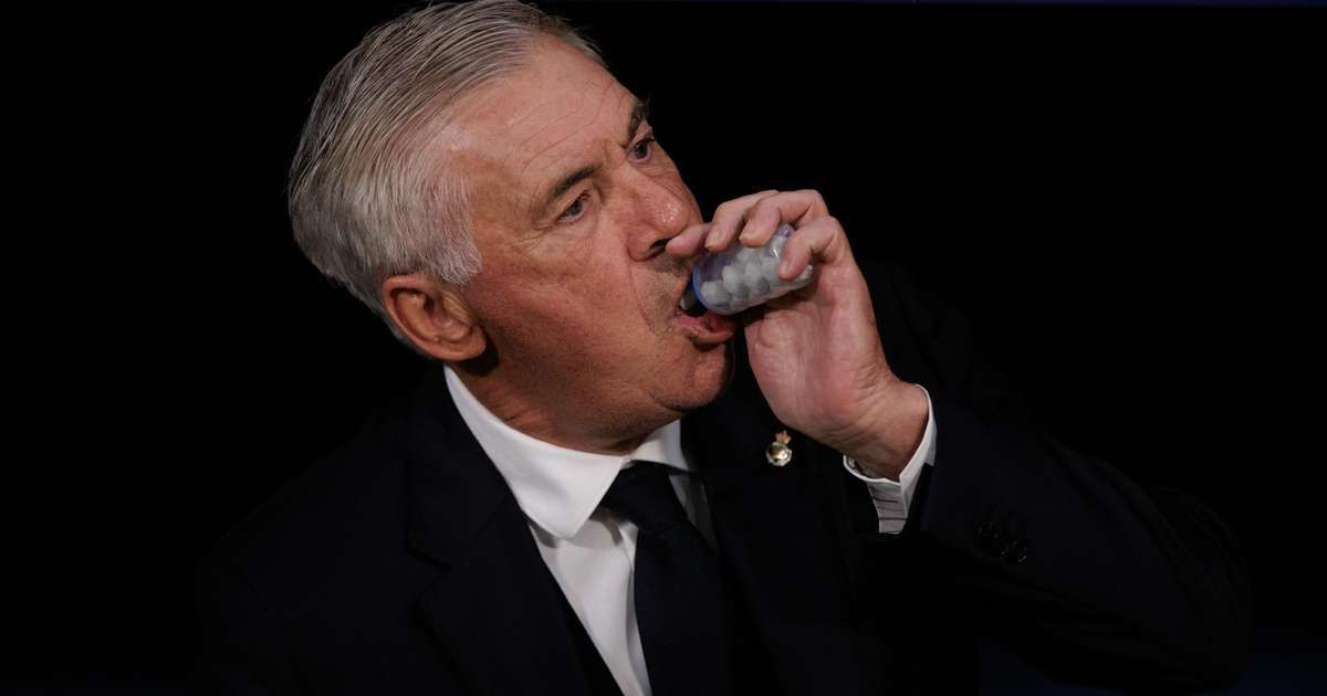Ancelotti faz 67 anos hoje; você sabe qual é o motivo dele mascar tanto chiclete à beira do campo?