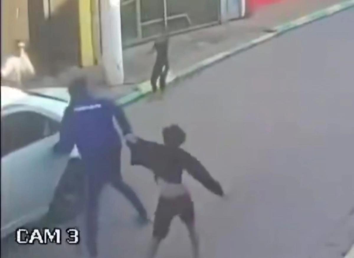 Vídeo mostra homem arrastando criança durante tentativa de sequestro em São Paulo