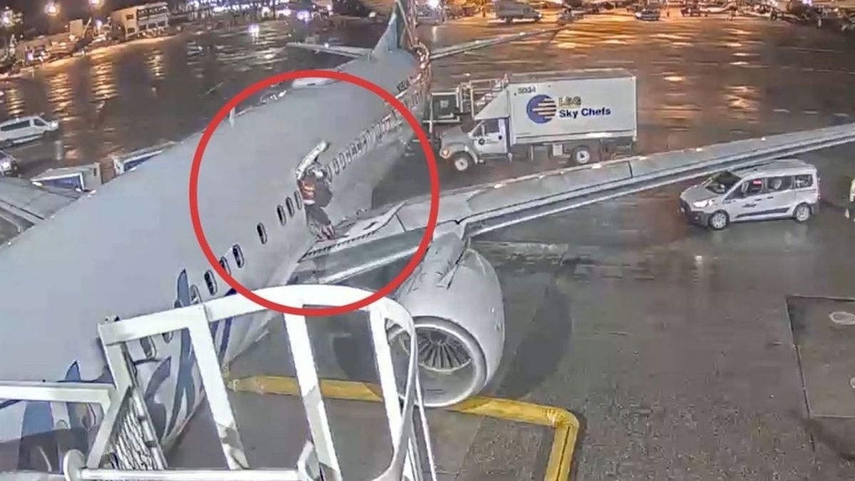 Video shows 'anxious' passenger open emergency exit, climb onto wing of plane in Seattle