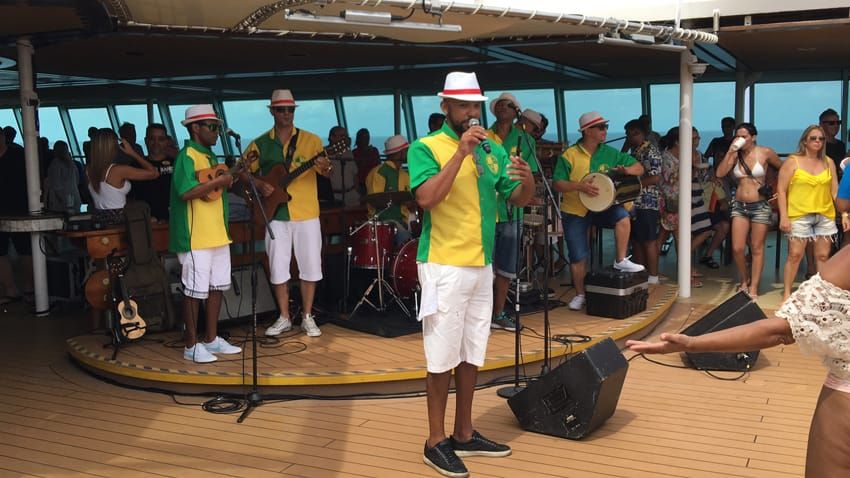 Show de Samba para estrangeiros e outras tradições que eles devem conhecer