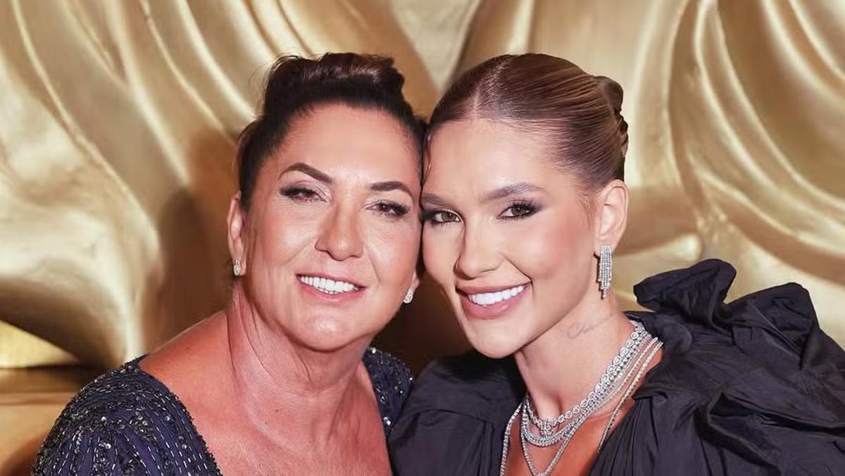 Quem é Margareth Serrão, ex-professora e mãe de Virginia que virou meme por escrever 'seleção' com 'c'