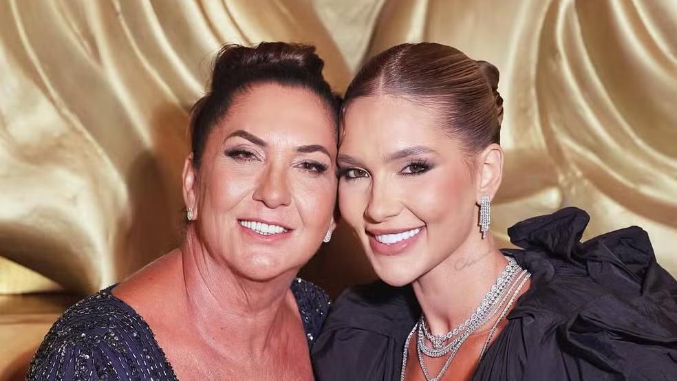 Quem é Margareth Serrão, ex-professora e mãe de Virginia que virou meme por escrever 'seleção' com 'c'