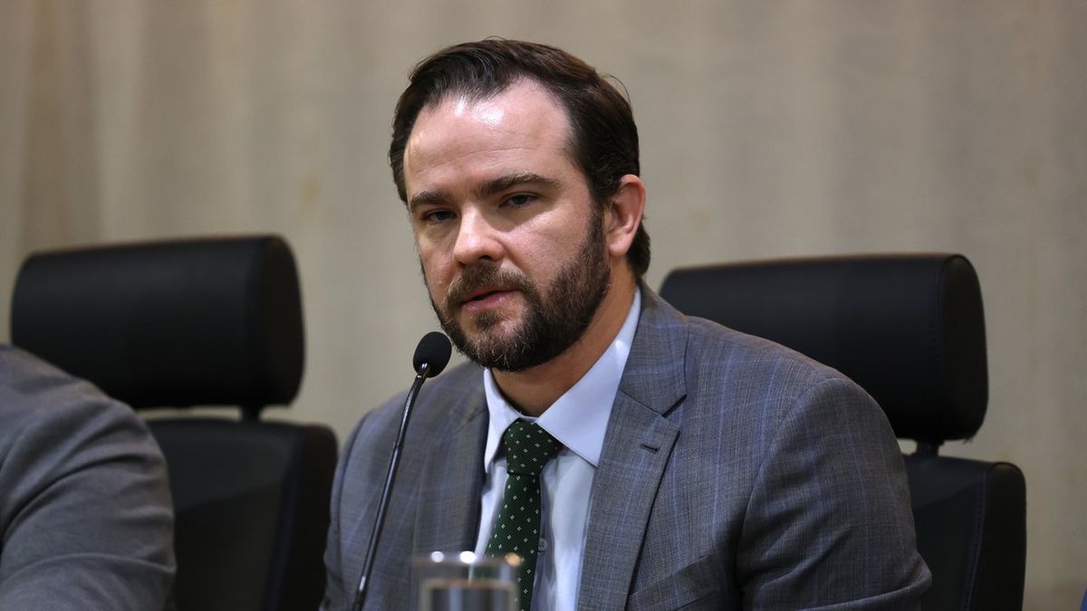 Não se pode mais colocar dinheiro em sites de apostas no Brasil, afirma ministro da Fazenda