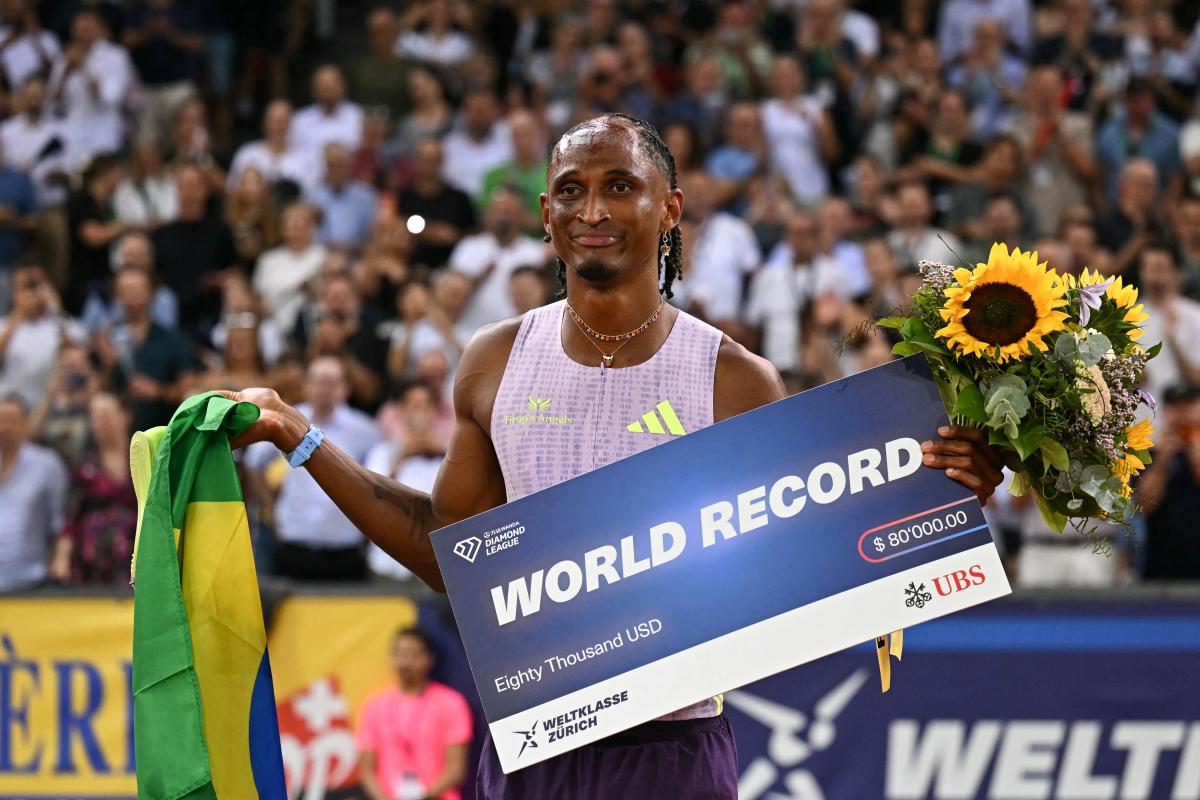 Alison dos Santos quebra recorde mundial dos 400 m com barreiras