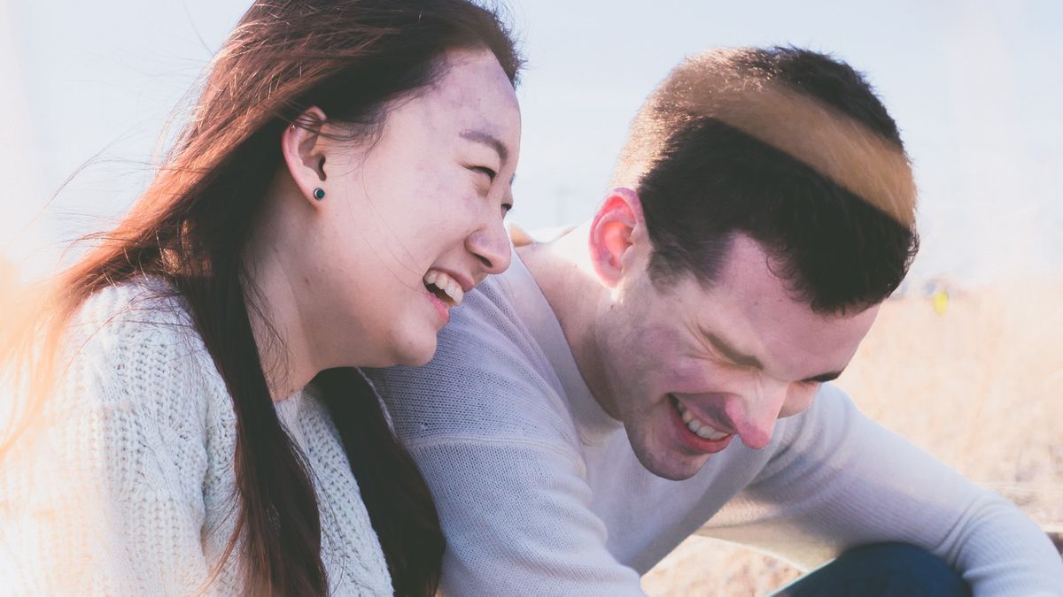 É científico! Homens e mulheres têm senso de humor diferentes