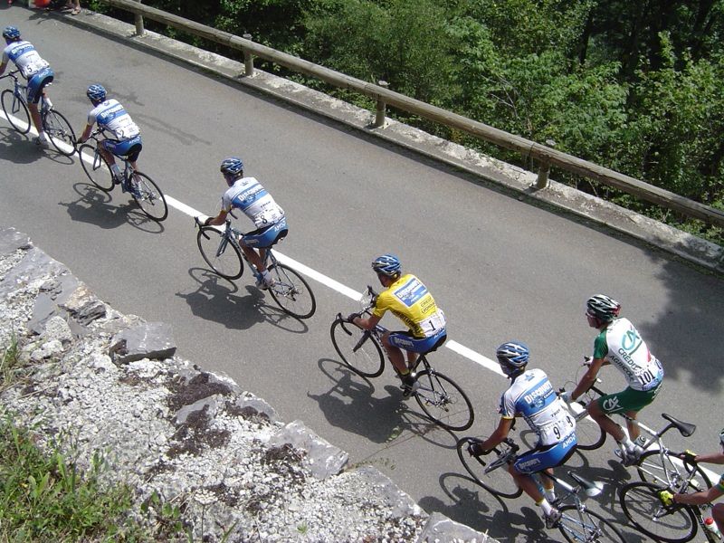 Drafting (aerodynamics)