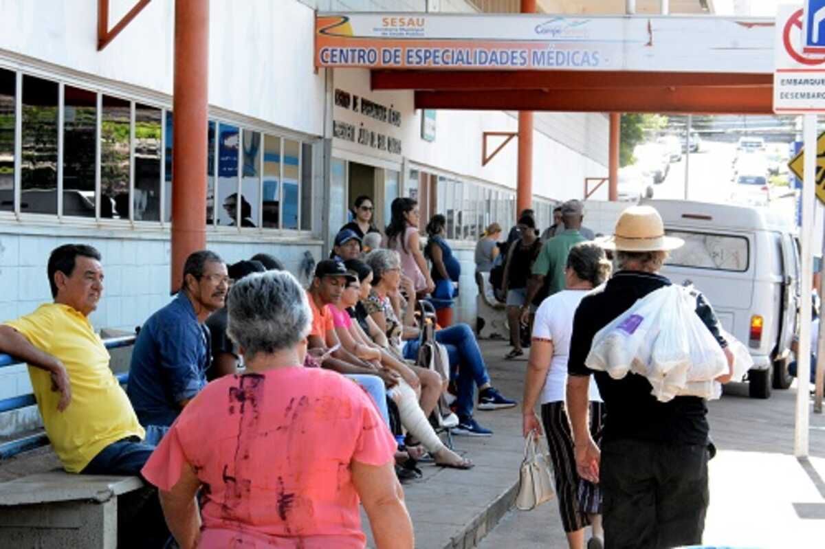 Com 12 mil na fila, pacientes morrem à espera de consulta