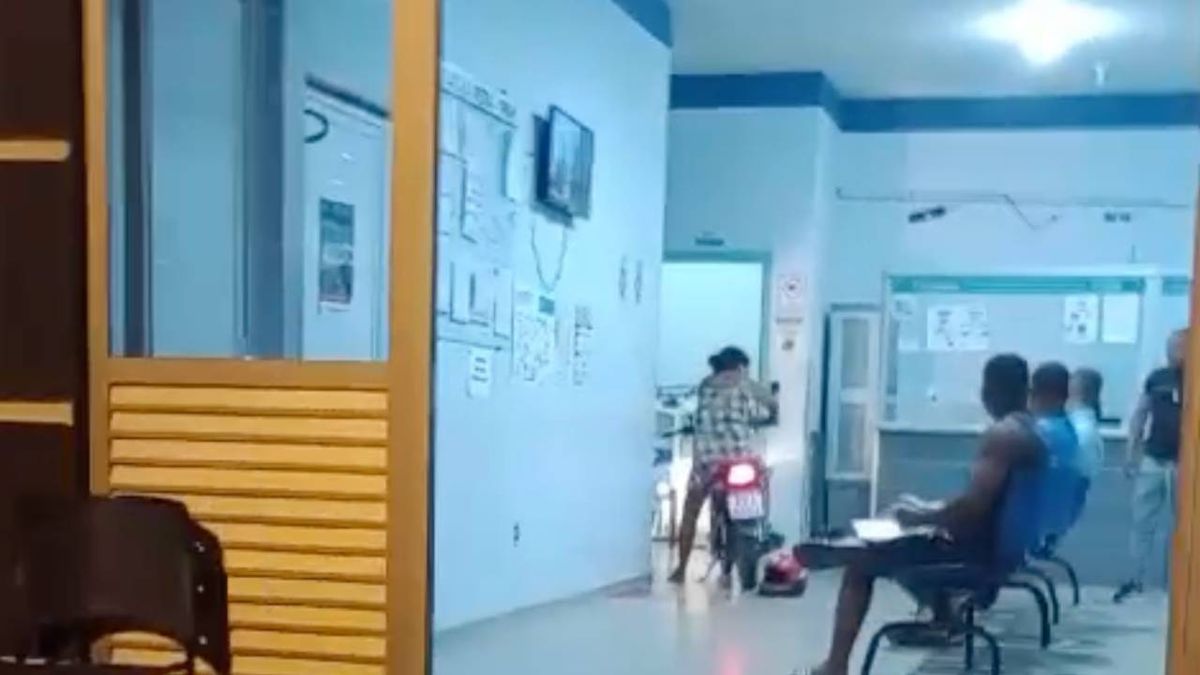 Mulher em surto psicótico invadiu UPA de Guanambi a bordo de motocicleta