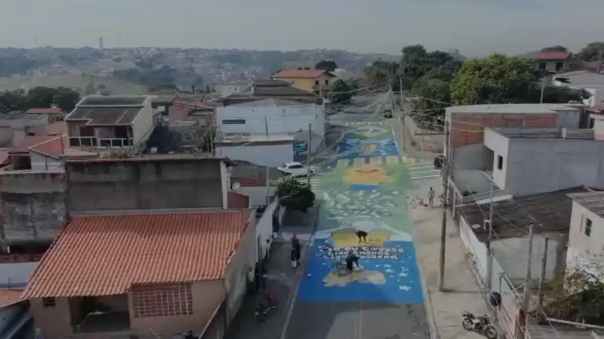 Ruas entram no clima da Copa do Mundo com pinturas e decoração