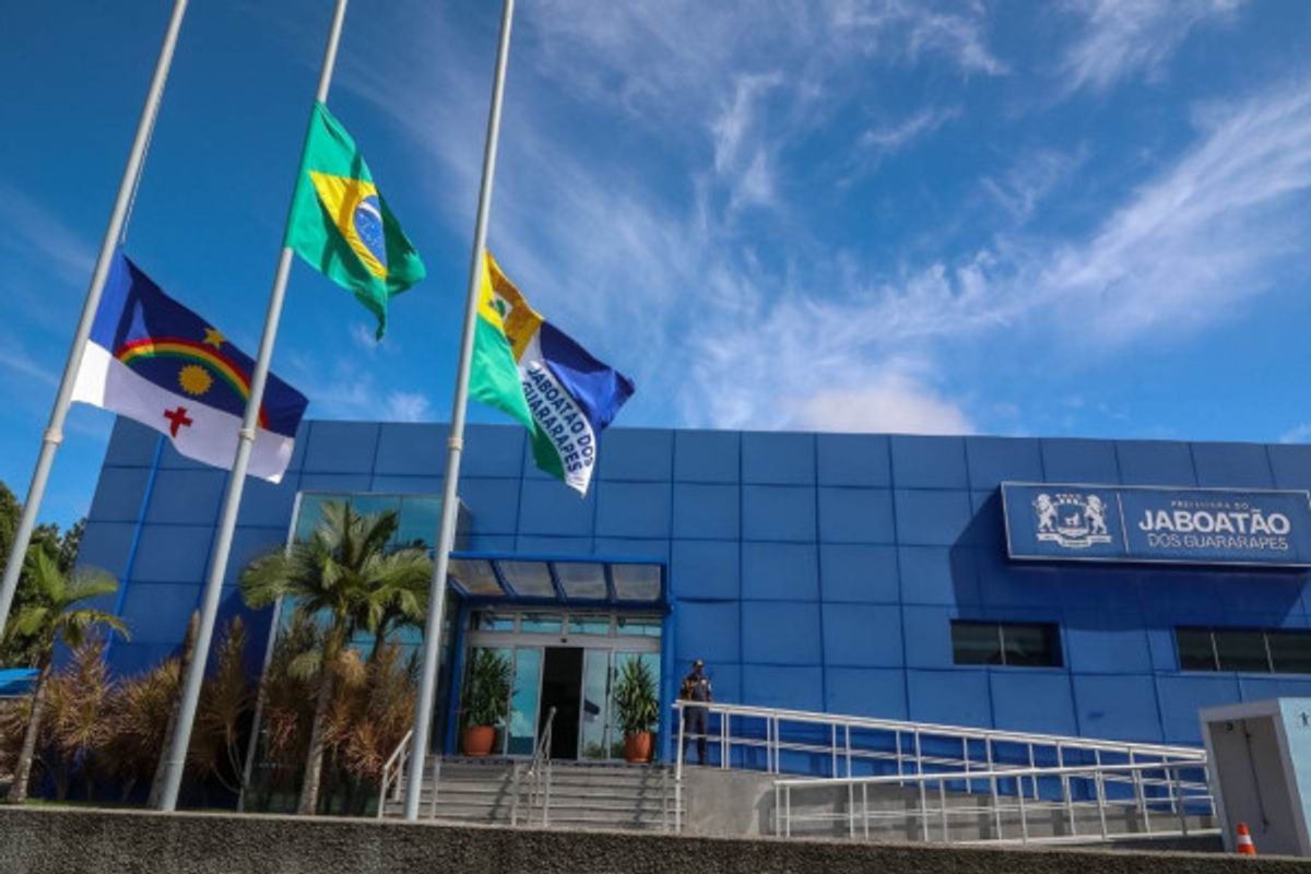 Técnica de enfermagem está registrada como presidente da República na Prefeitura de Jaboatão