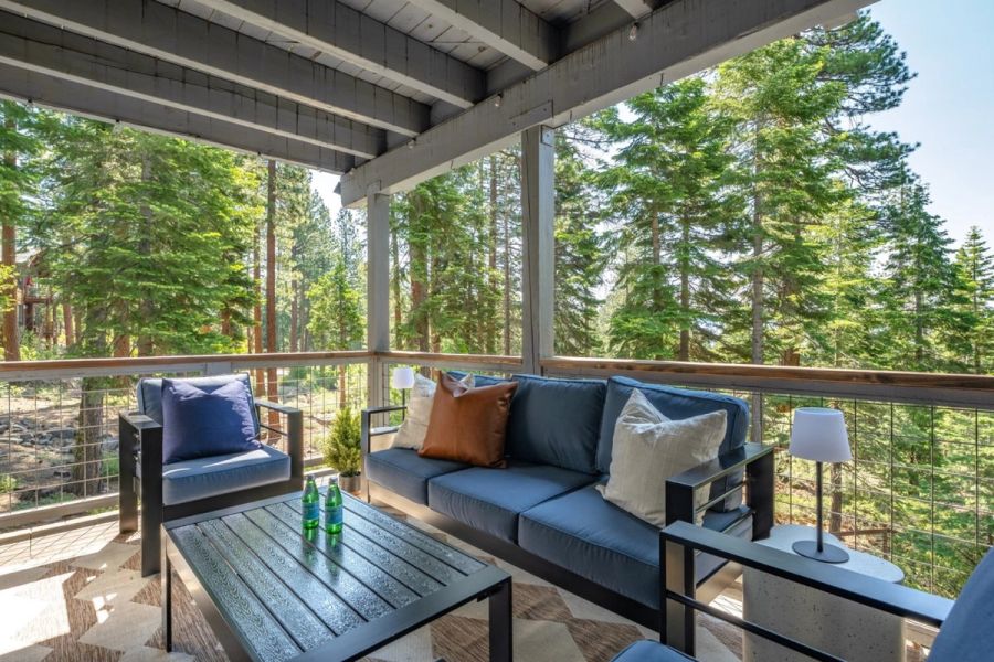 Middle deck lounge among the pines