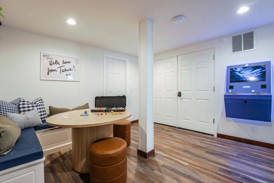 Game nook with arcade cabinet