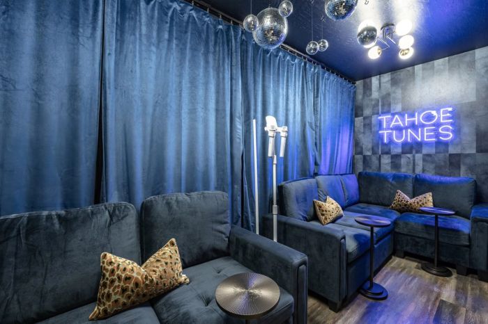 Tahoe Tunes karaoke room