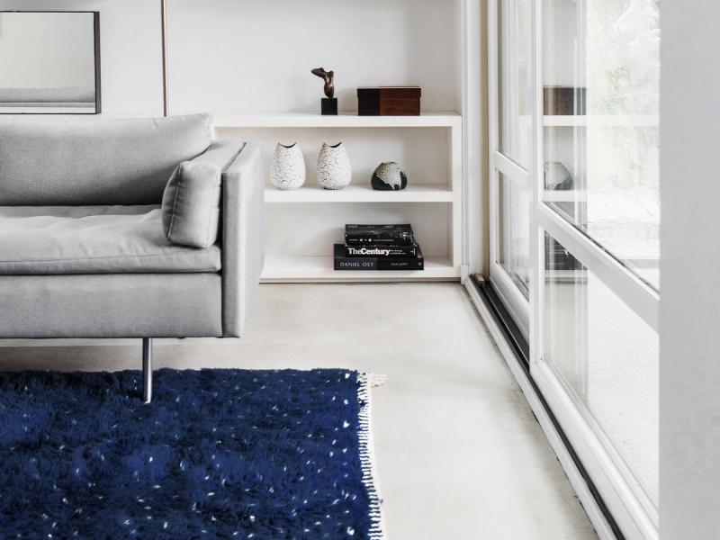 Dusk rug in living room.