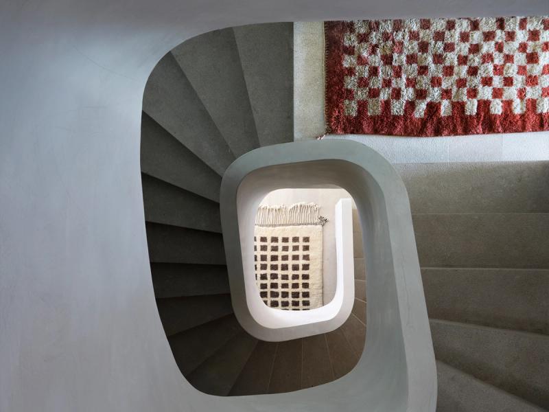 Gambit rug in stairway. 