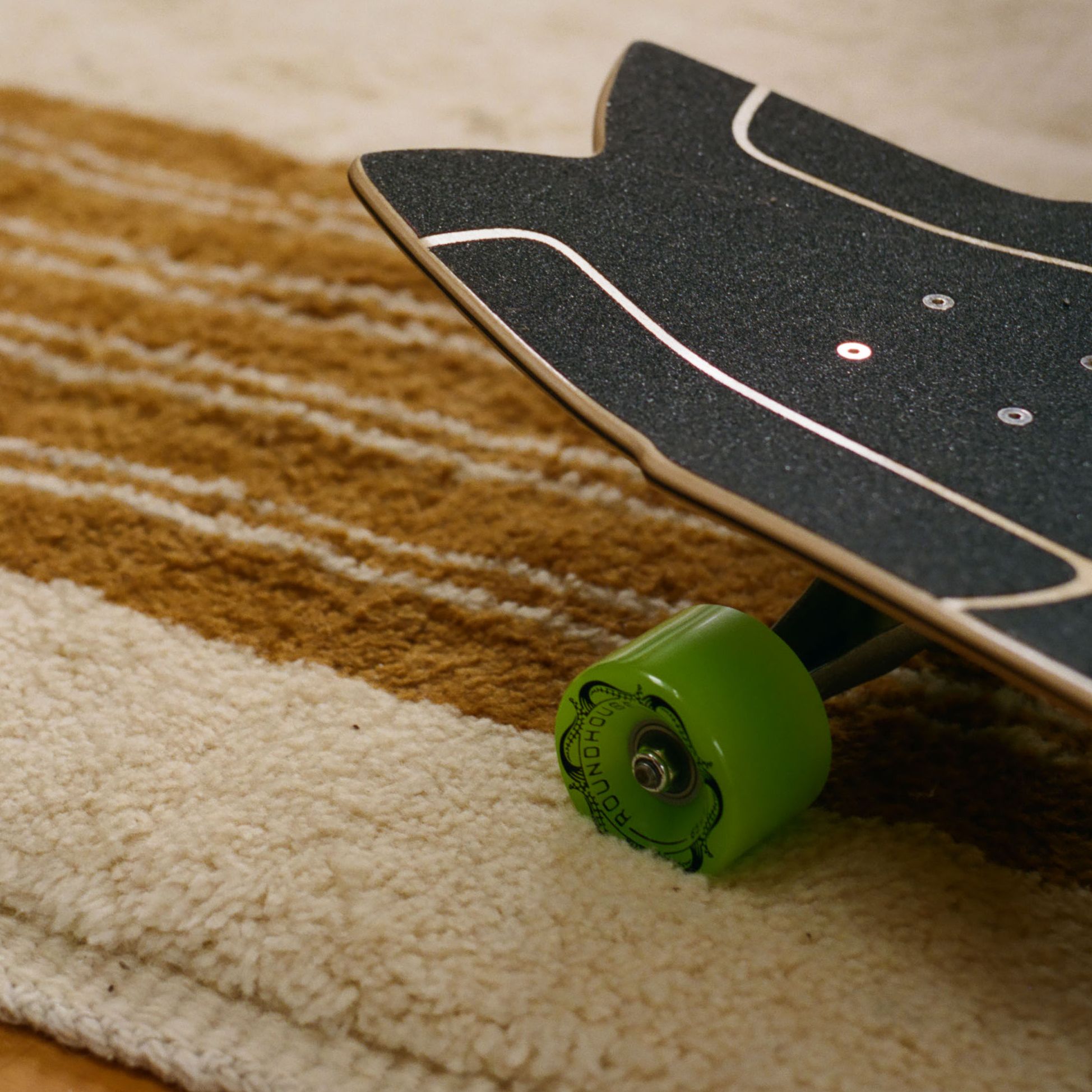 バーニー　スケボー　ラグ　タフティング　ウォールアート Solid Natural Wool - In Stock - Beni Rugs