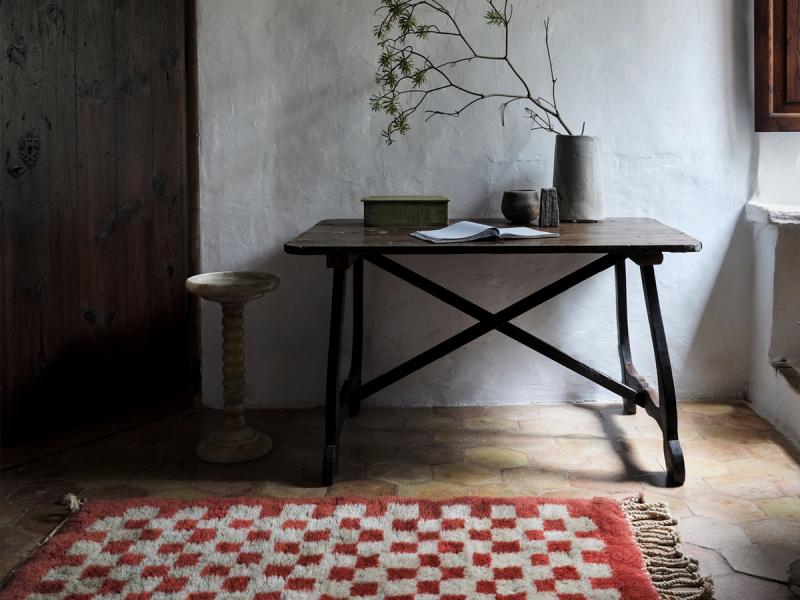 Gambit rug in bedroom. 