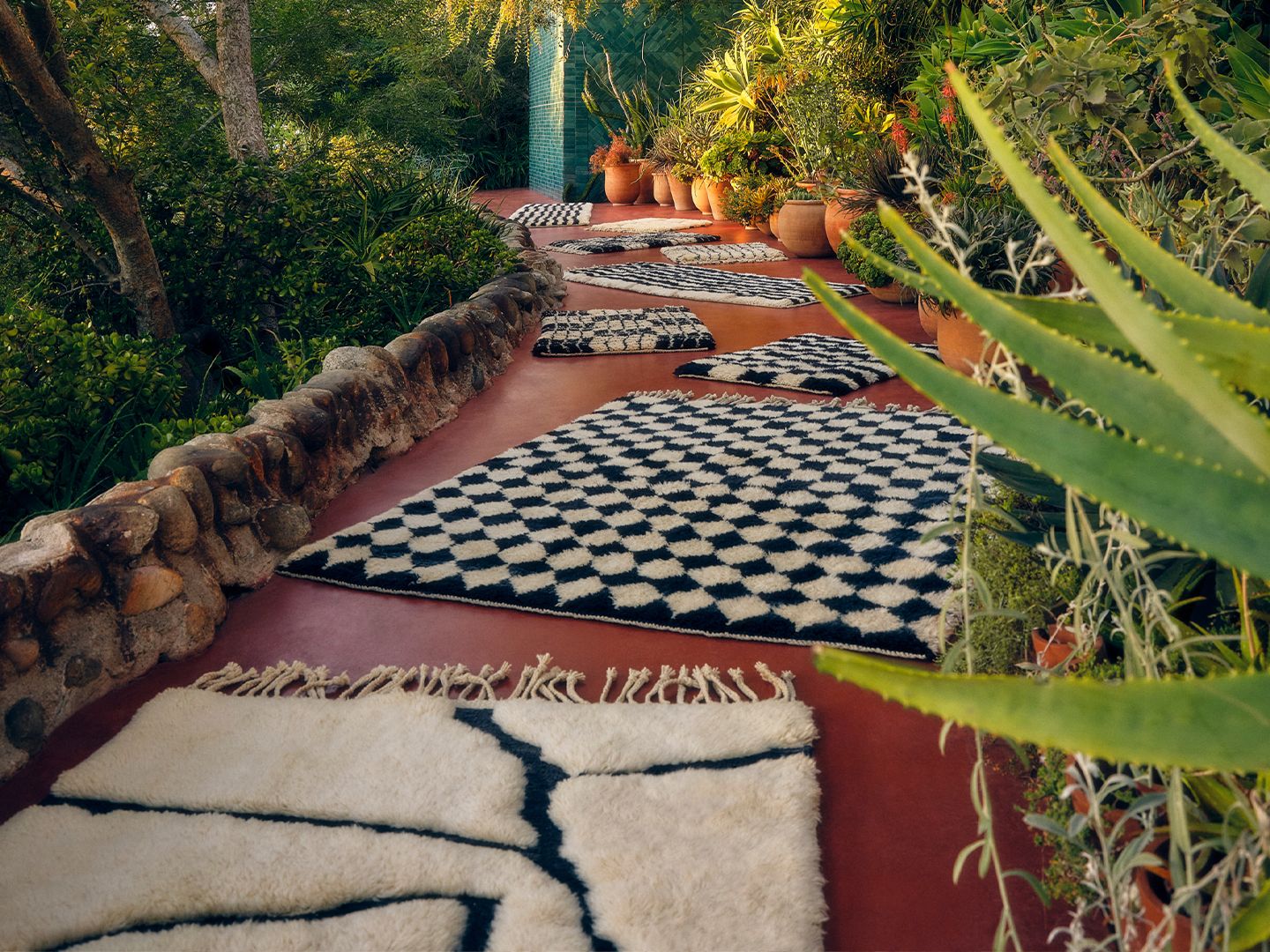Garden Path Natural Wool + Midnight Black - Beni Rugs