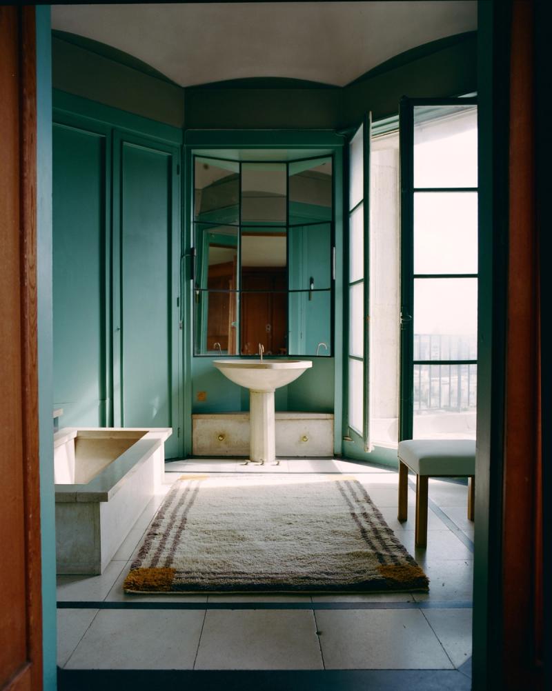 Sperl rug in bathroom