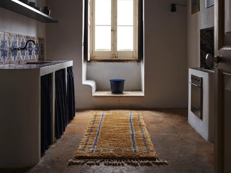 Griglia runner in kitchen. 