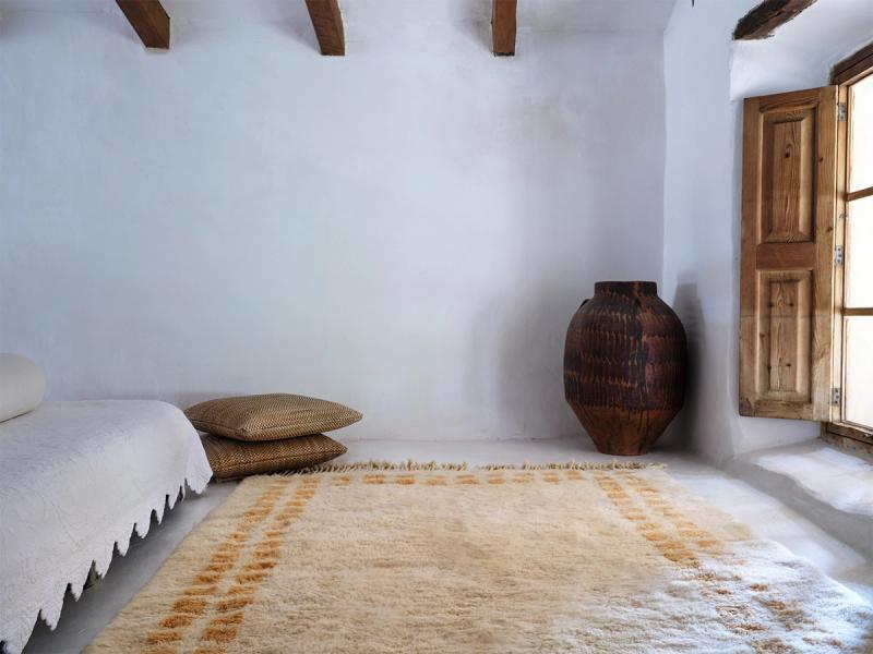 Periphery rug in bedroom. 