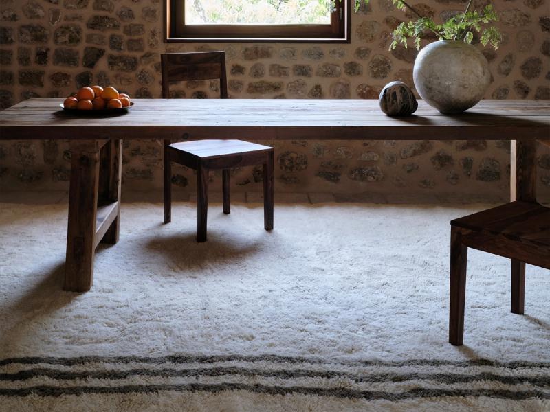 Restraint rug in dining room. 