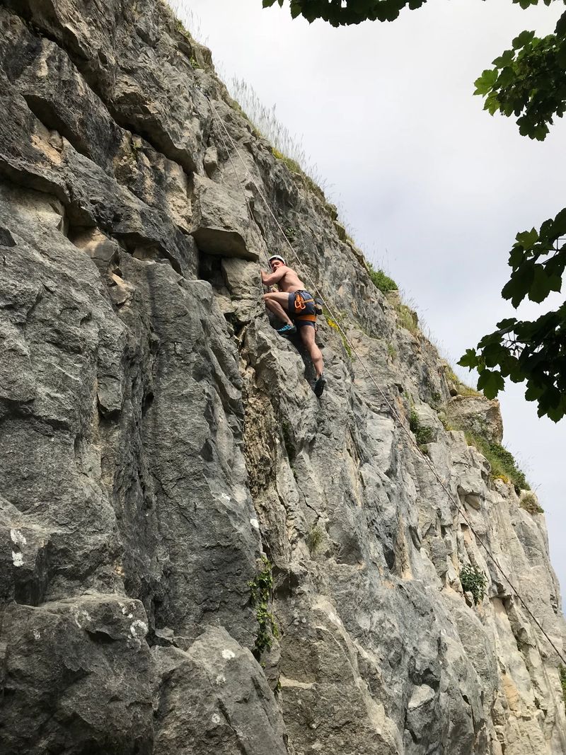 outdoor-rock-climbing-portland