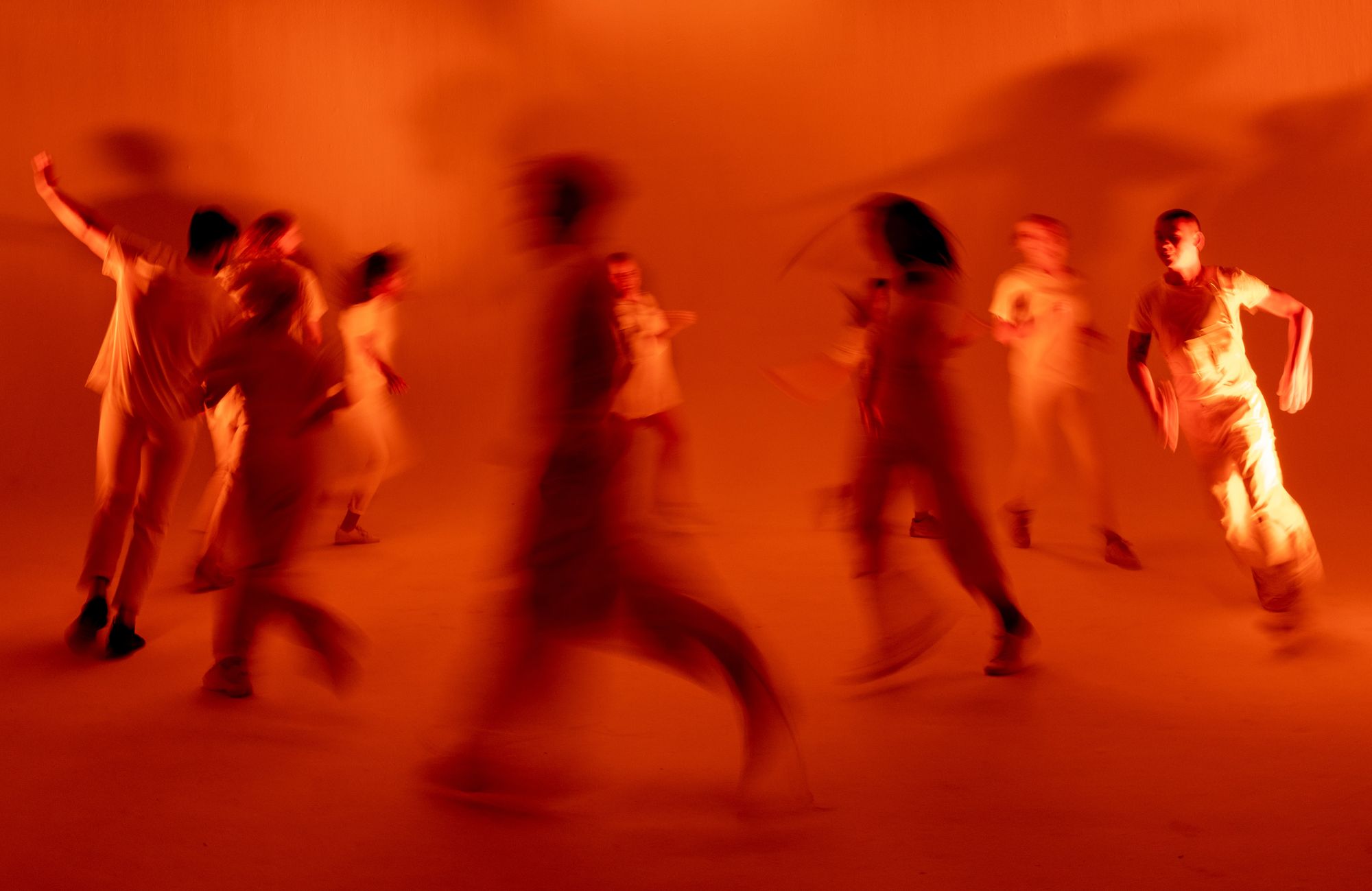 Figures running around in a circle