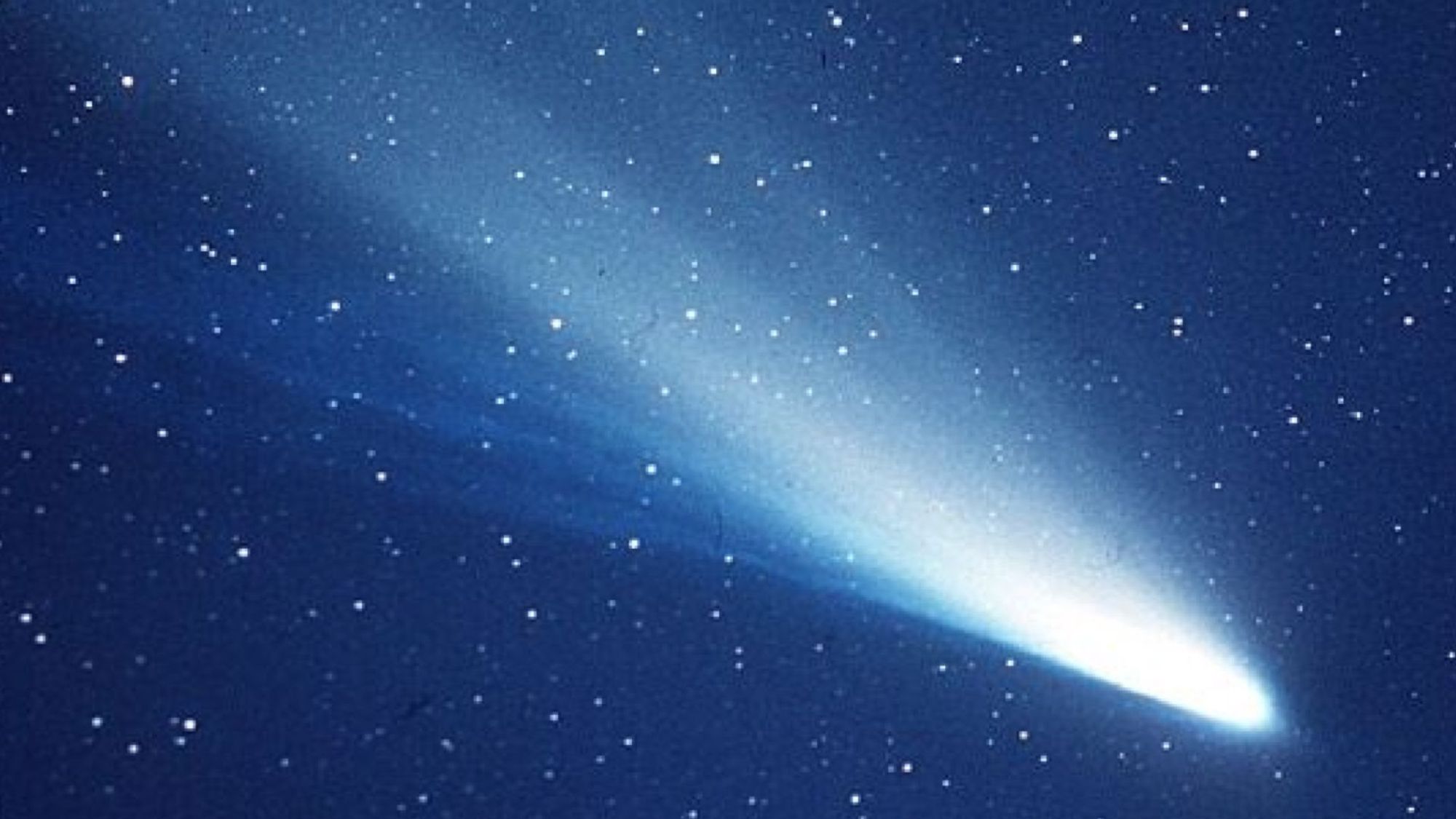 Photo of Halley’s Comet traversing the sky. 