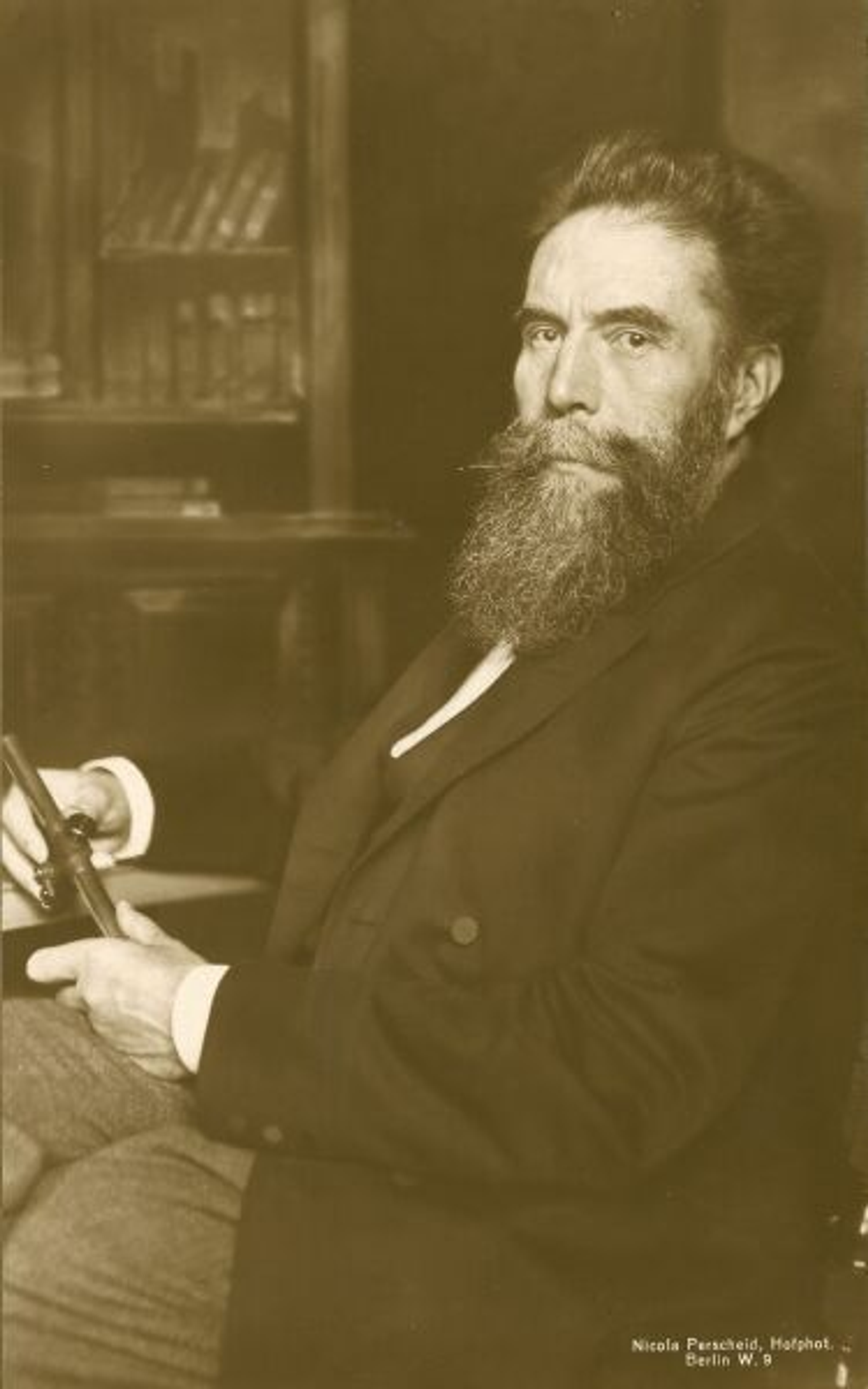 Wilhelm Röntgen stinting down in a vignette portrait 