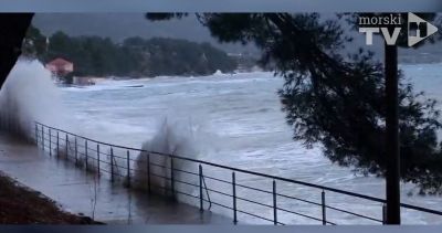 Olujno jugo i rekordna ciklonalna plima potopili dalmatinsku obalu!