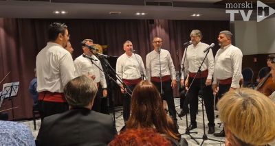 PREDIVNA KOMBINACIJA Klapa u Omišu otpjevala uz pratnju simfonijskog orkestra