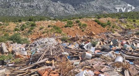 Divlje odlagalište usred Parka prirode Velebit: "Država je vlasnik terena iznad Jablanca, prijavljeni su još 2021."