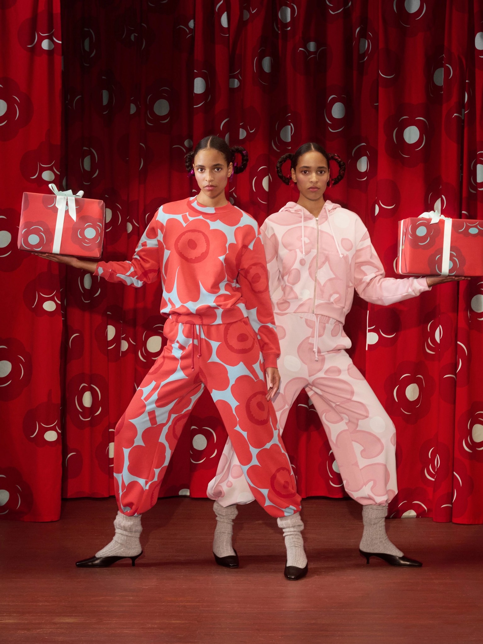 Malleilla päällä Kioski-collegeasut