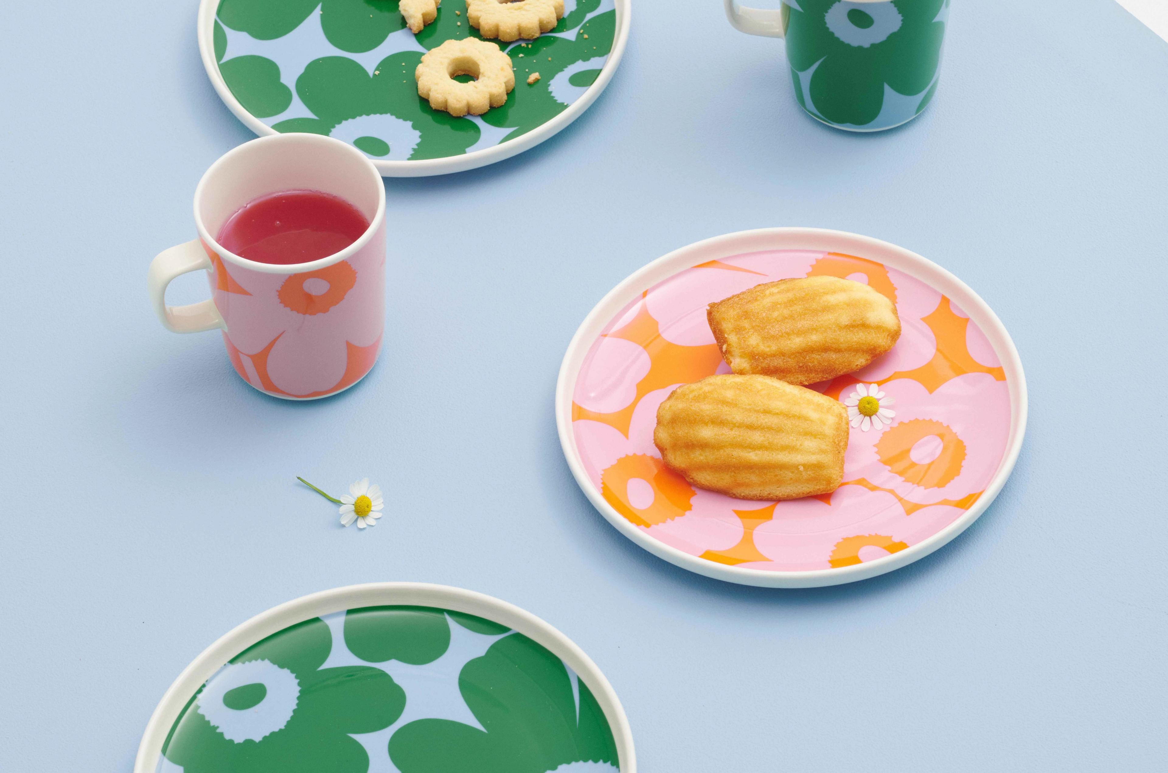 Oiva mugs and plates in green, blue, orange and pink Unikko print.