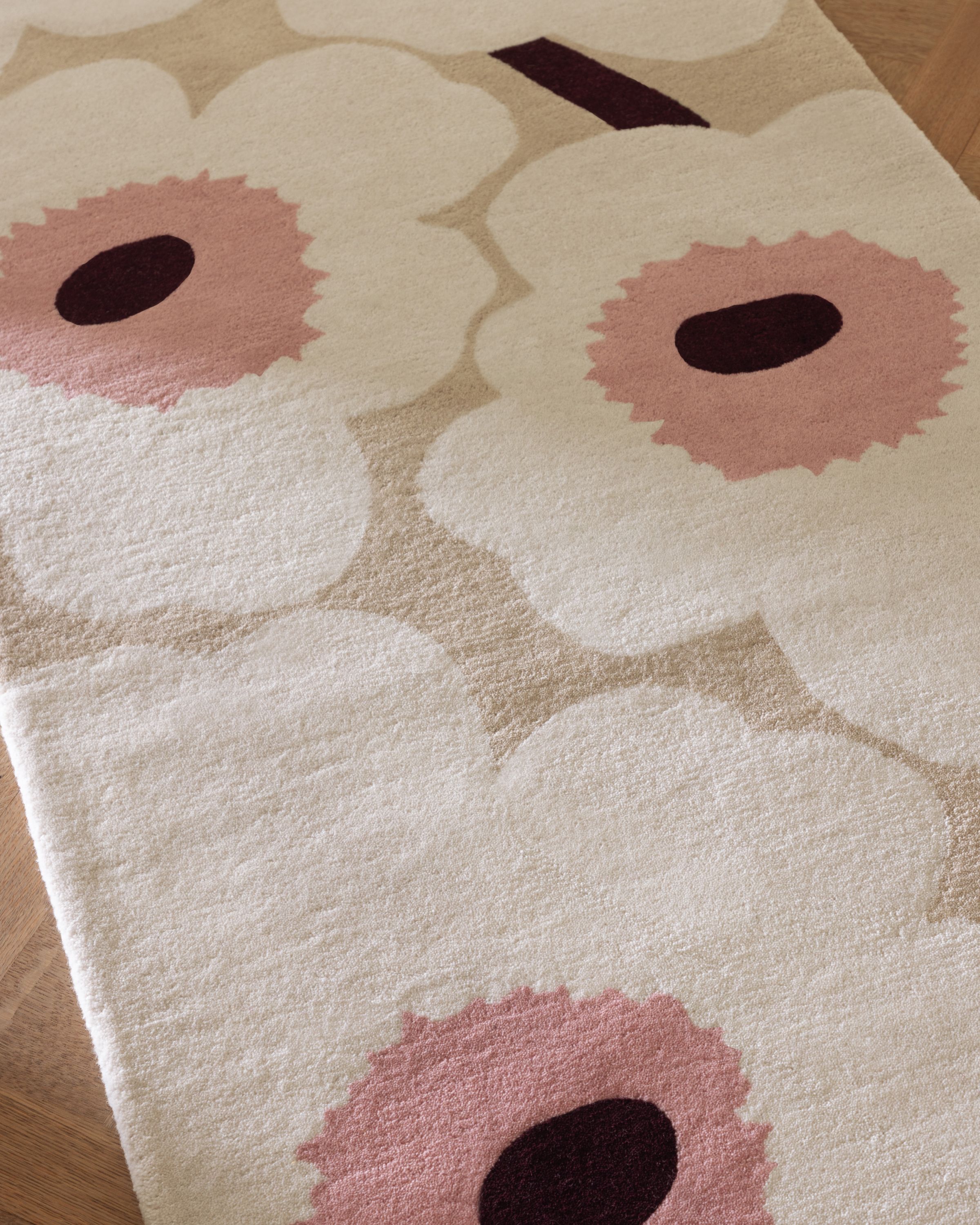Unikko Rug 70 x 245 cm beige, off white, rose | Marimekko