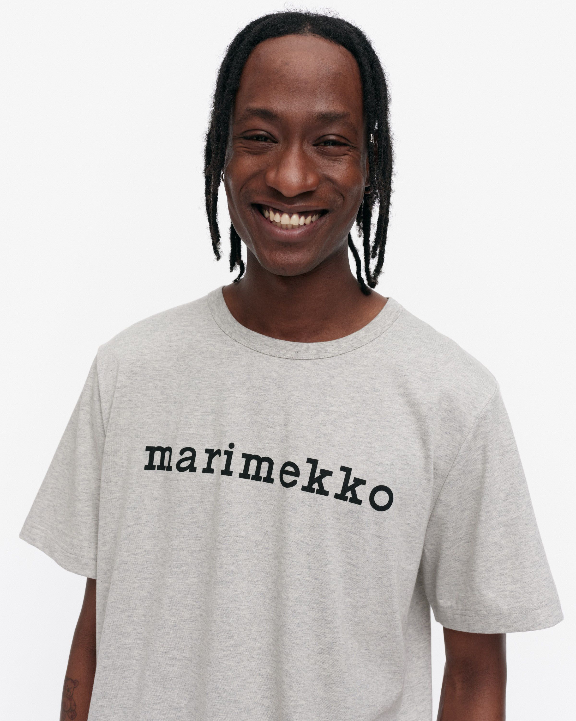 新品 マリメッコ Vihne Logo Placement Tシャツ XXS Vihne Logo Placement Kioski t-shirt | Marimekko