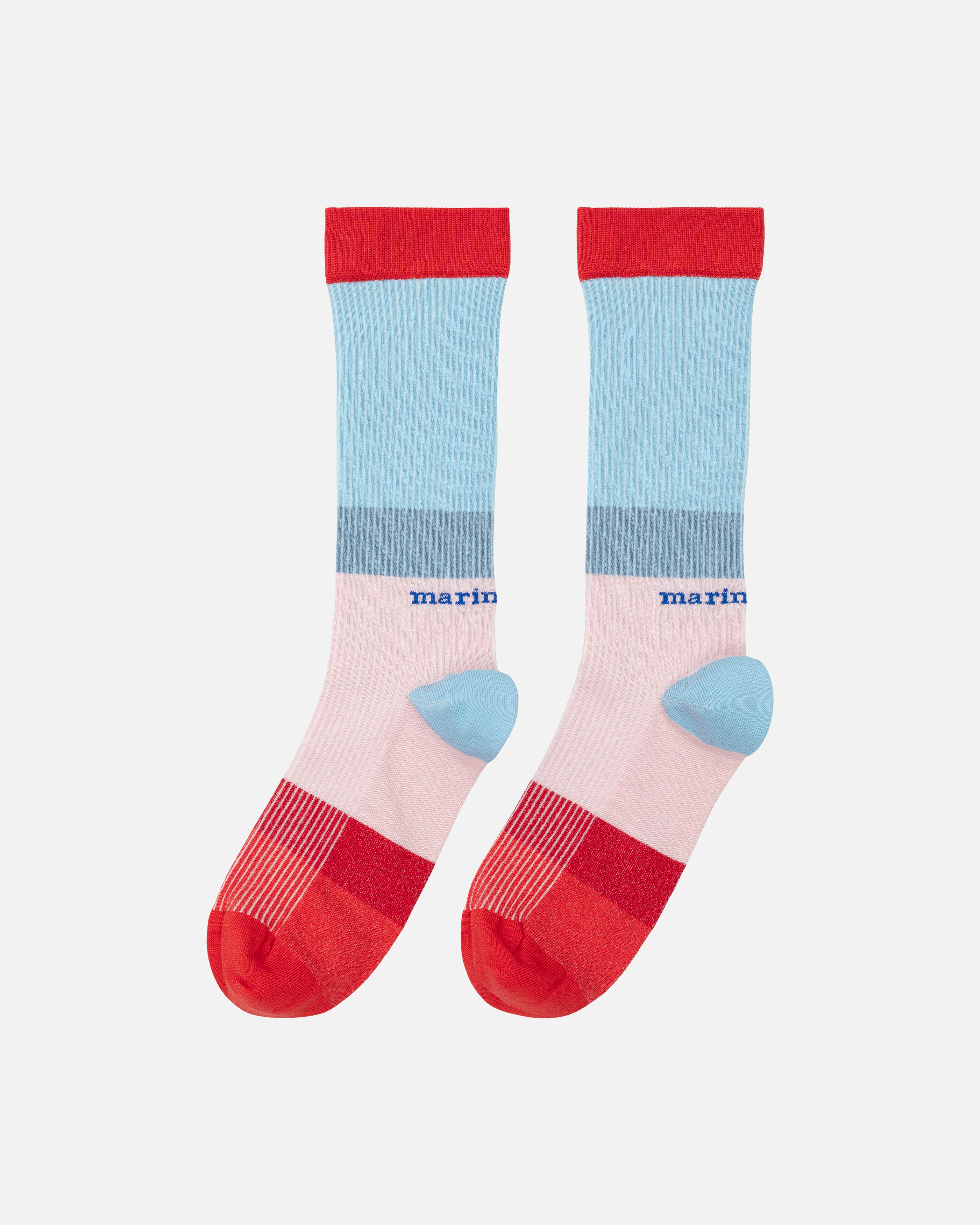 Fakta Hennika, Socks, blue, pink, red,