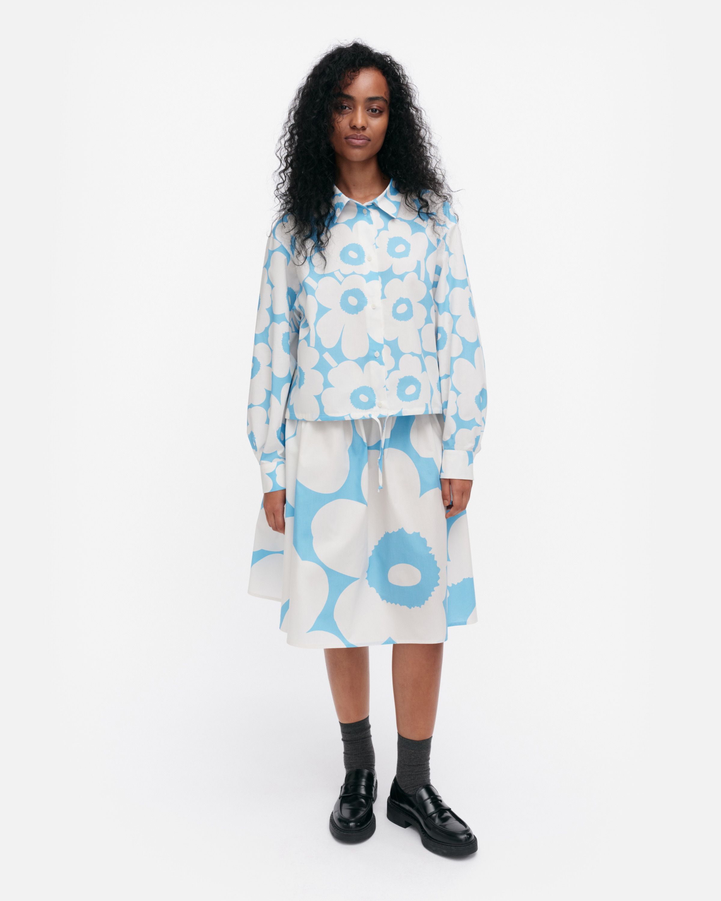 marimekko 花柄チュニック ブラウス　ネイビー×ホワイト Marimekko Torma Unikko Blouse, White With Blue Flowers - Eleish
