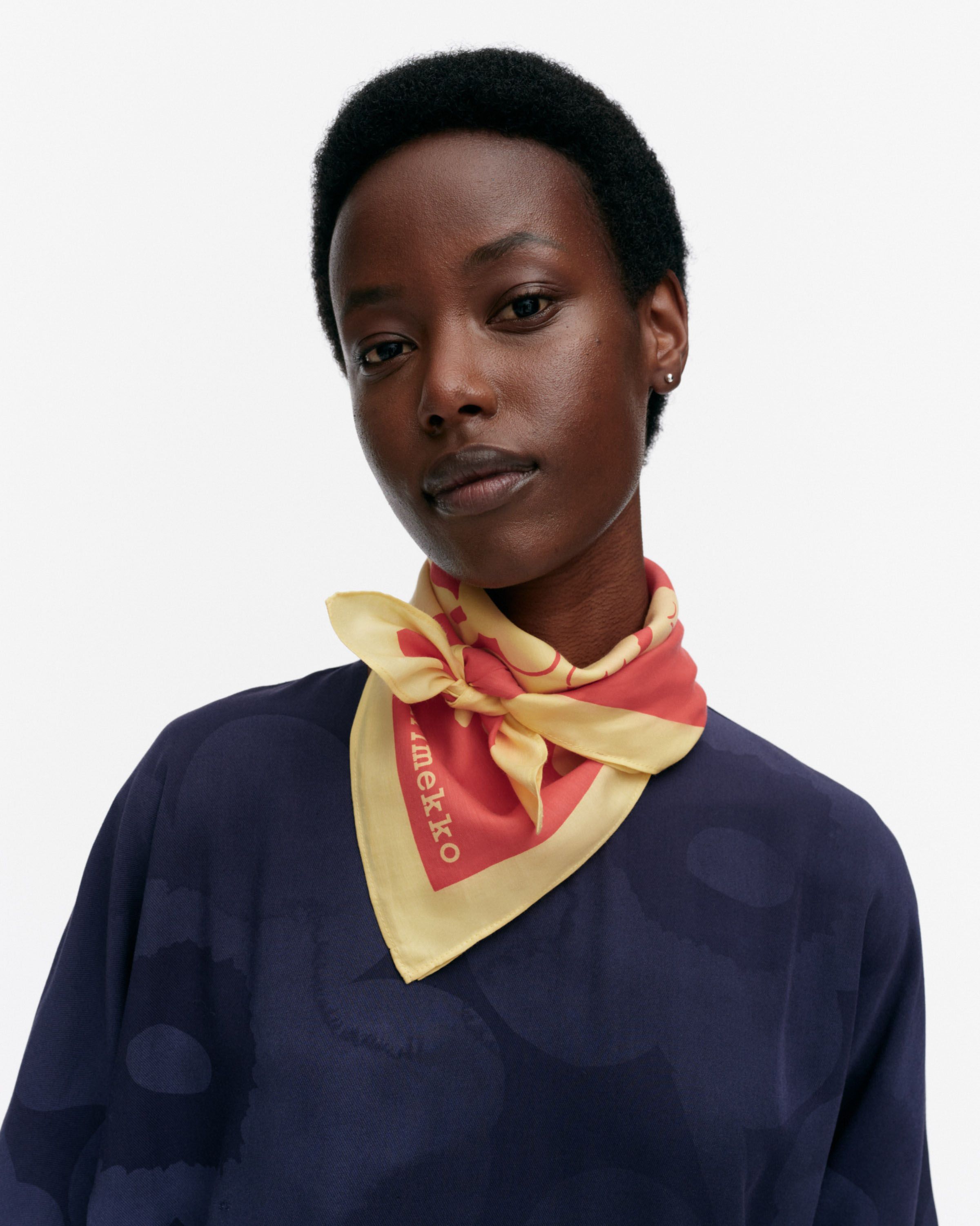 Keskiö Pioni scarf | Marimekko