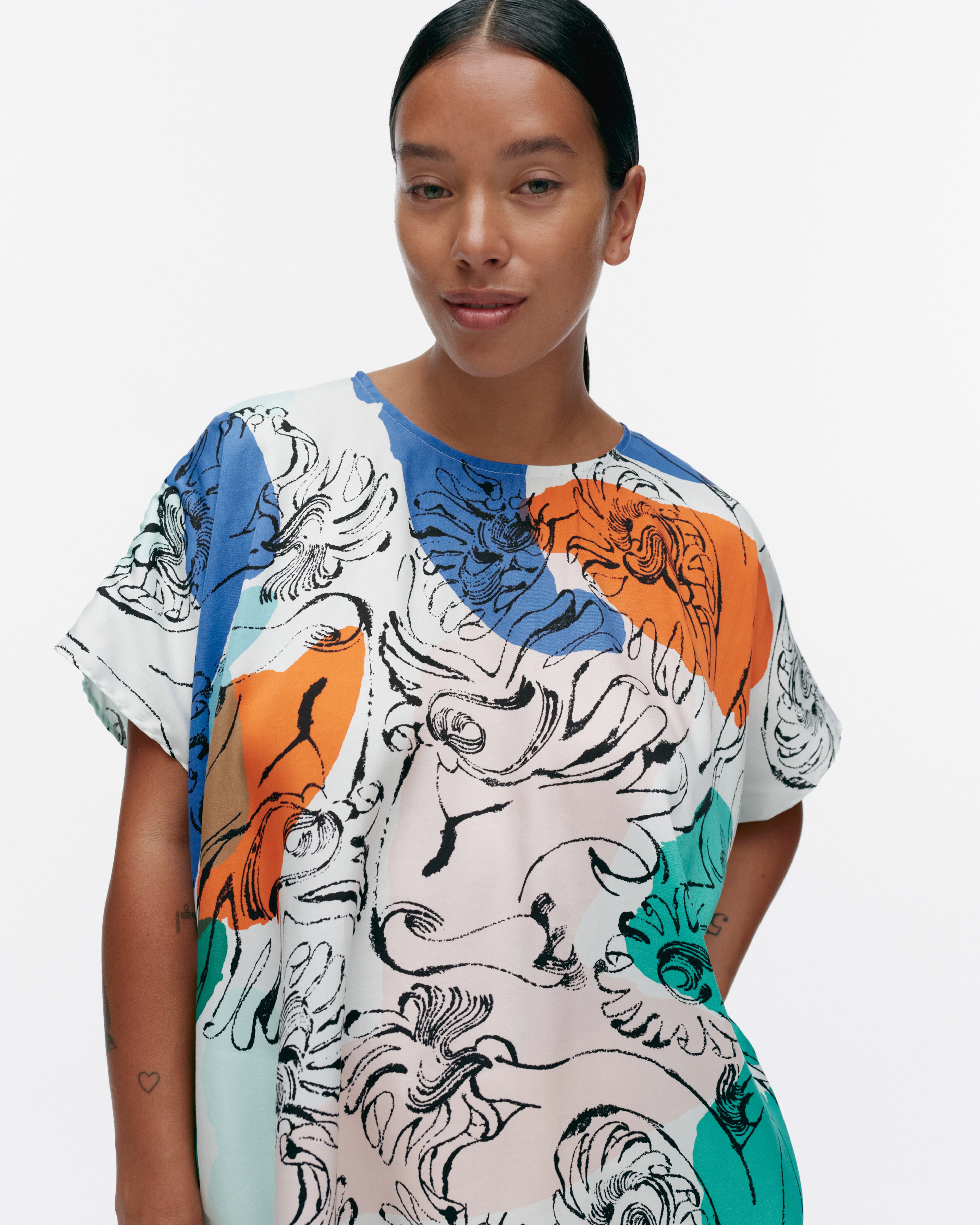 Herkkä Blombom, Top, off white, blue, green, red,