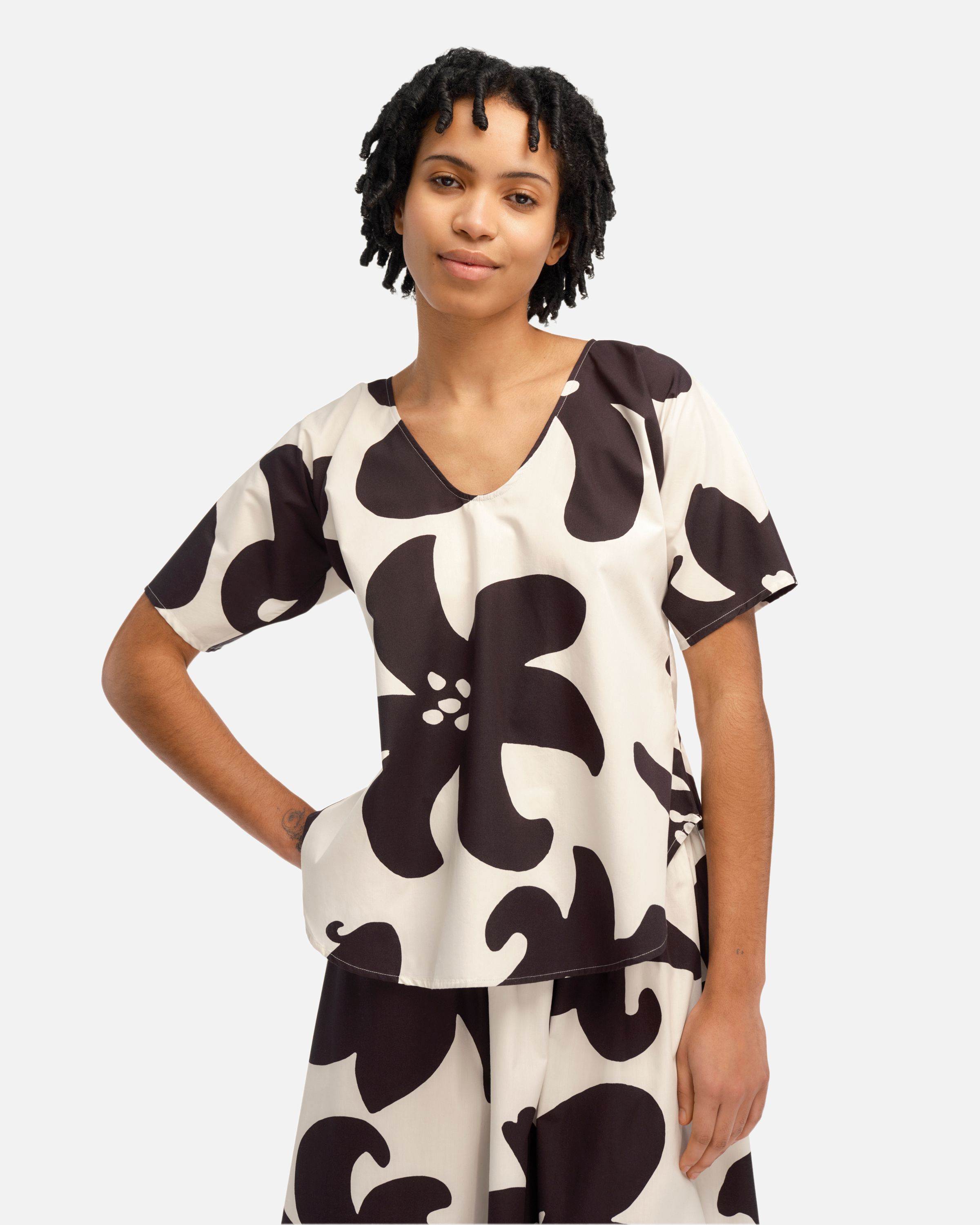 Freja Villinarsissi shirt white, black | Marimekko