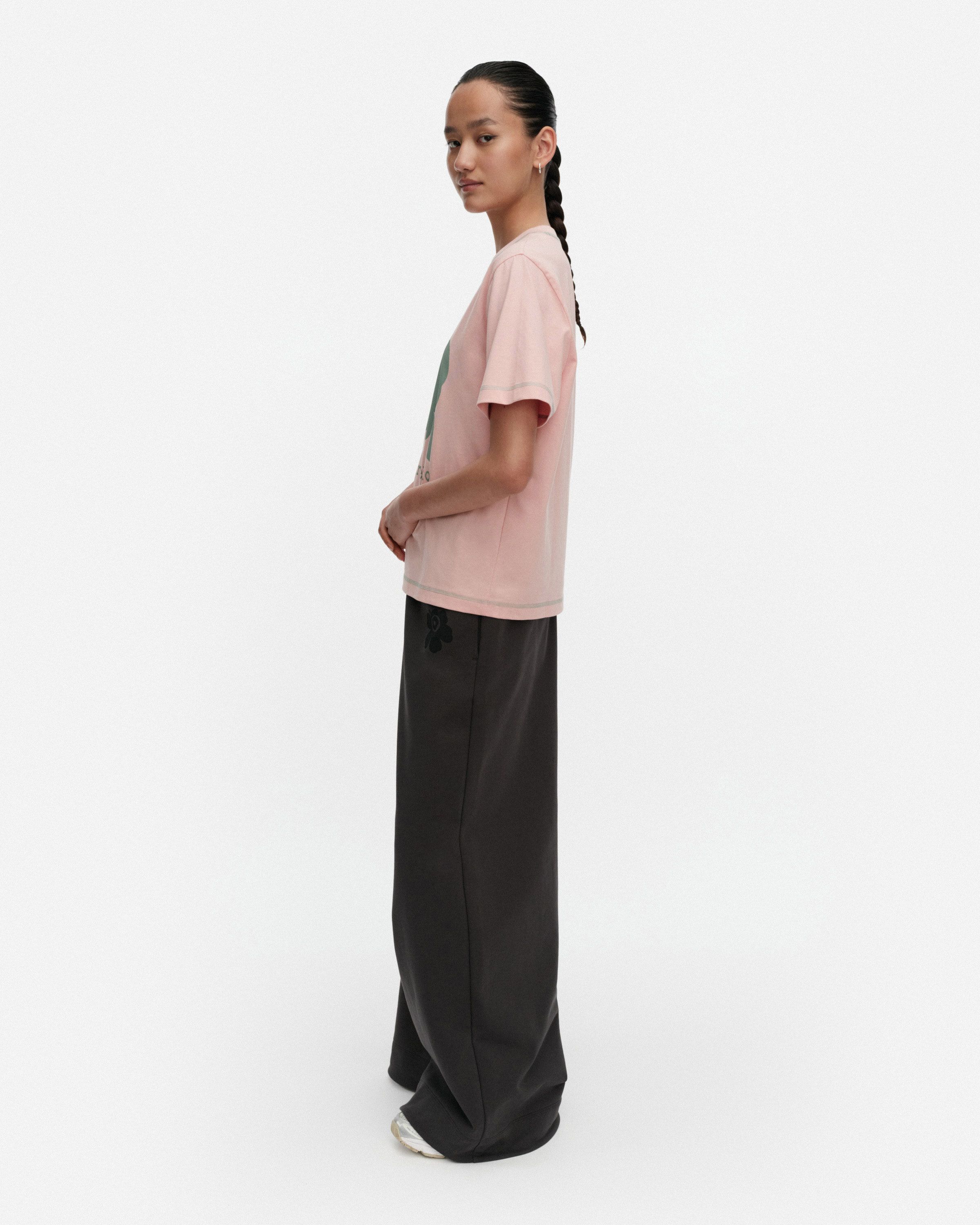 marimekko　LIUSKE UNIIKKO PLACEMENT 限定 Luulo Unikko Placement Kioski t-shirt | Marimekko