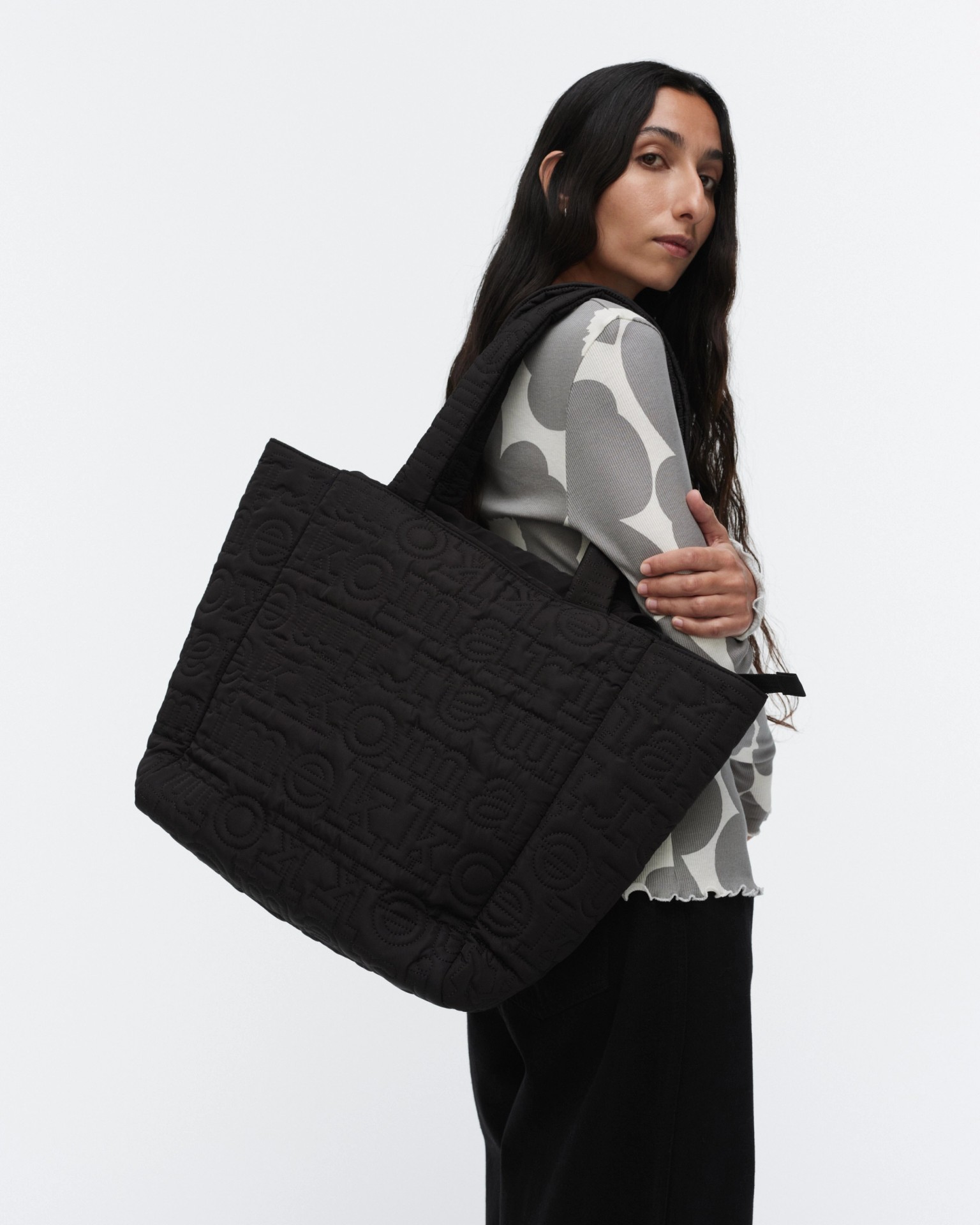 Joy Tote M Logo, Bag, black,