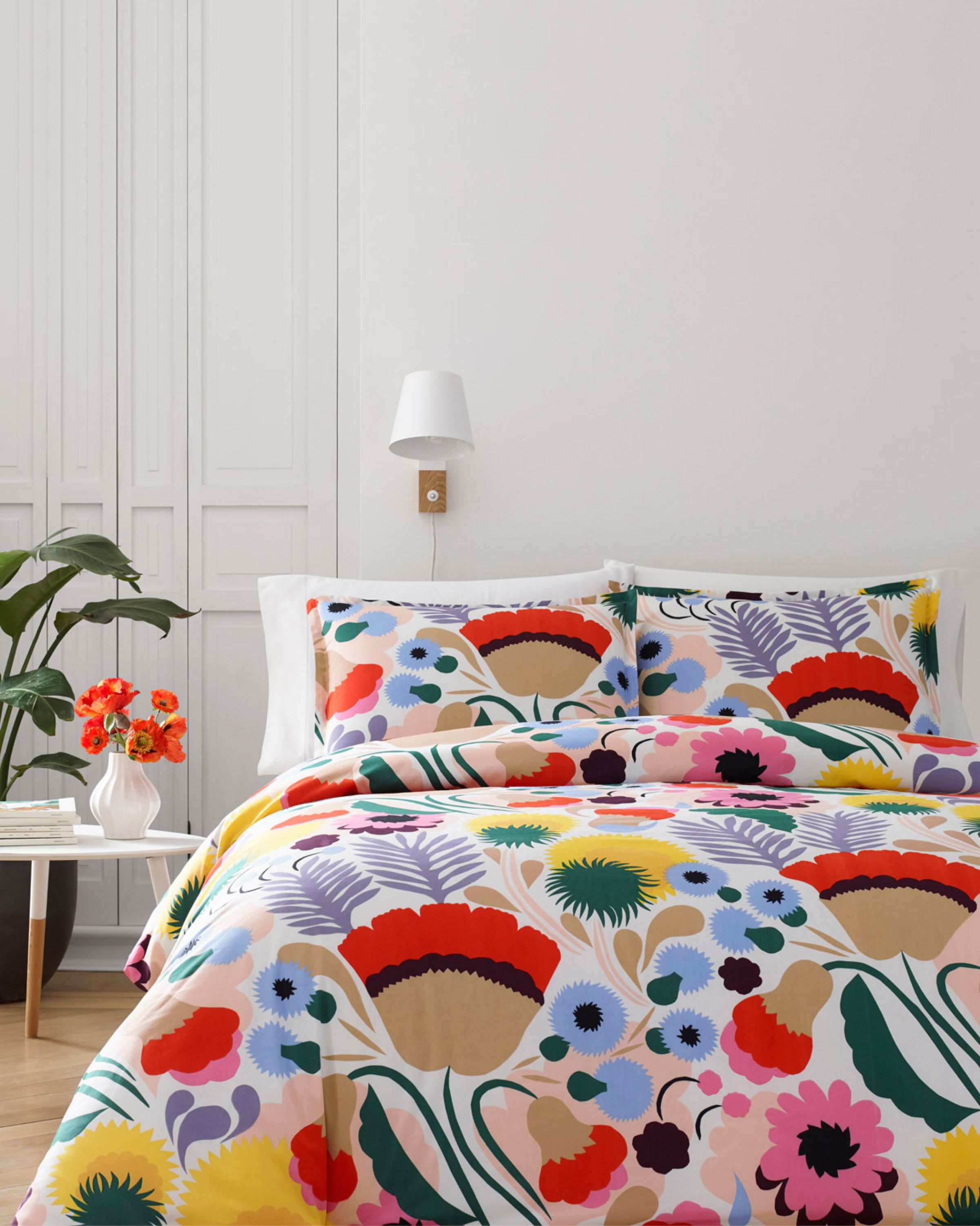 Ojakellukka King duvet set off white, red, beige | Marimekko