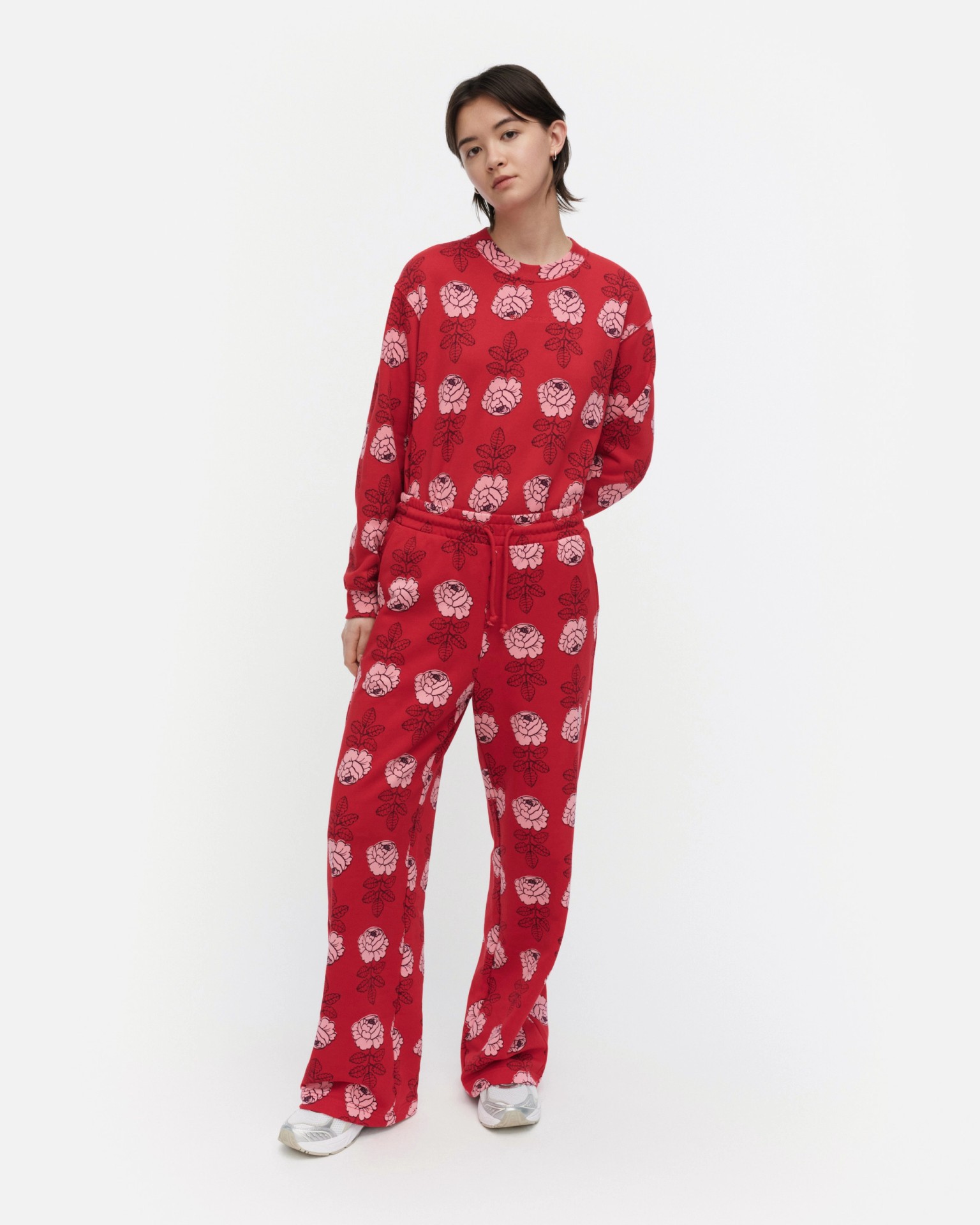 Varret Vihkiruusu, Kioski sweatpants, red, light pink, dark purple,