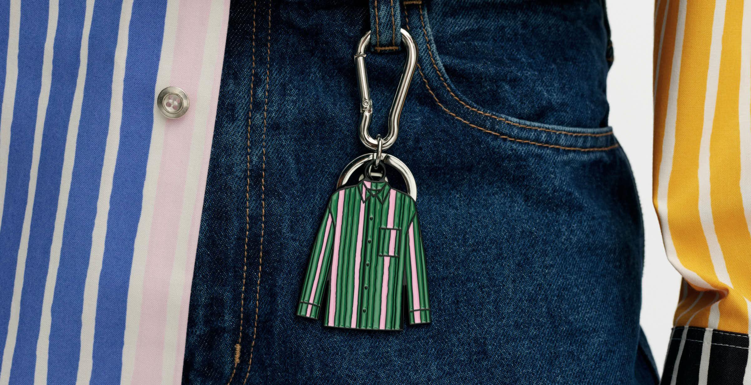 Model wearing a Vekku keyring on her Maridenim jeans.