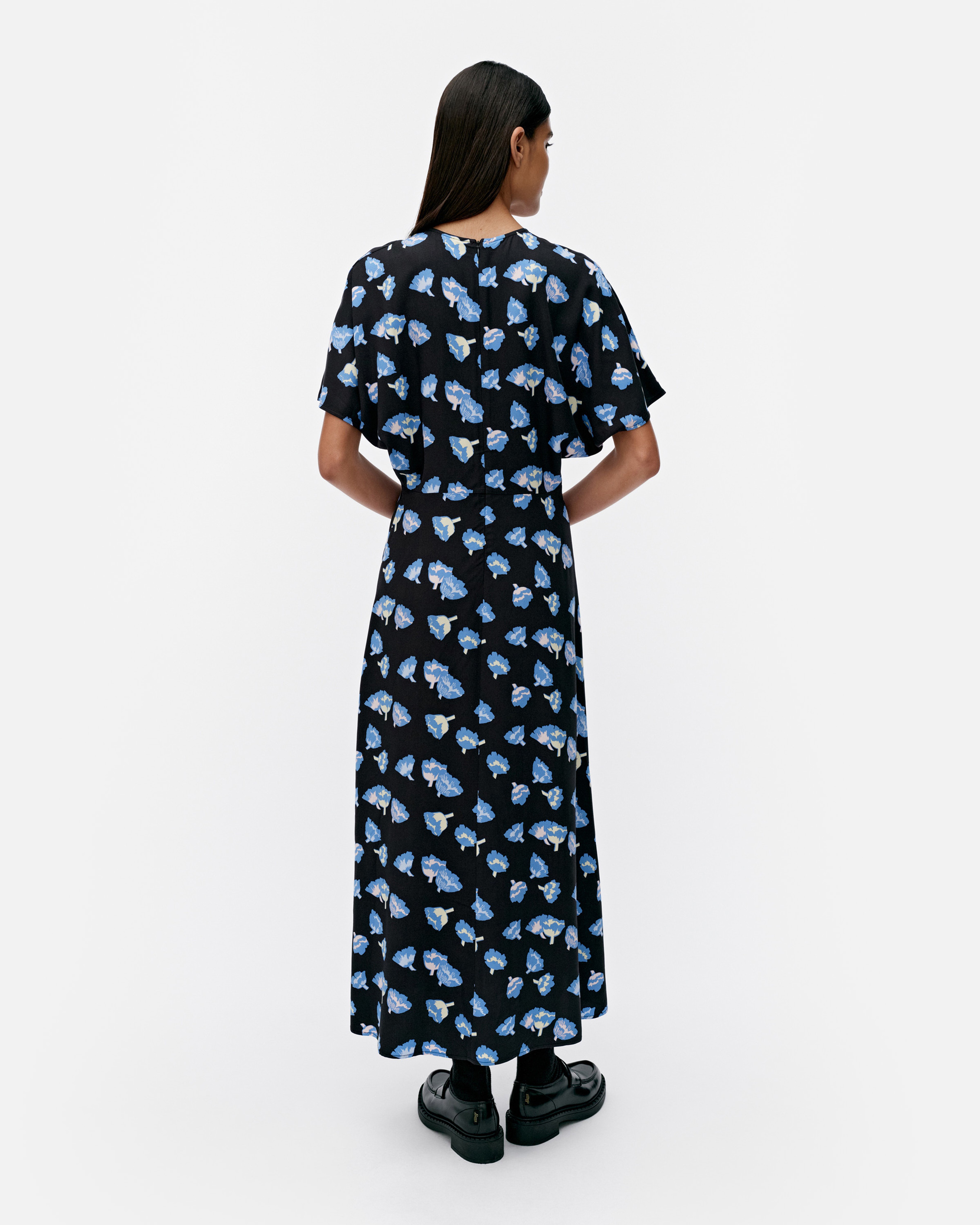 Heleä Suitsuke Kleid