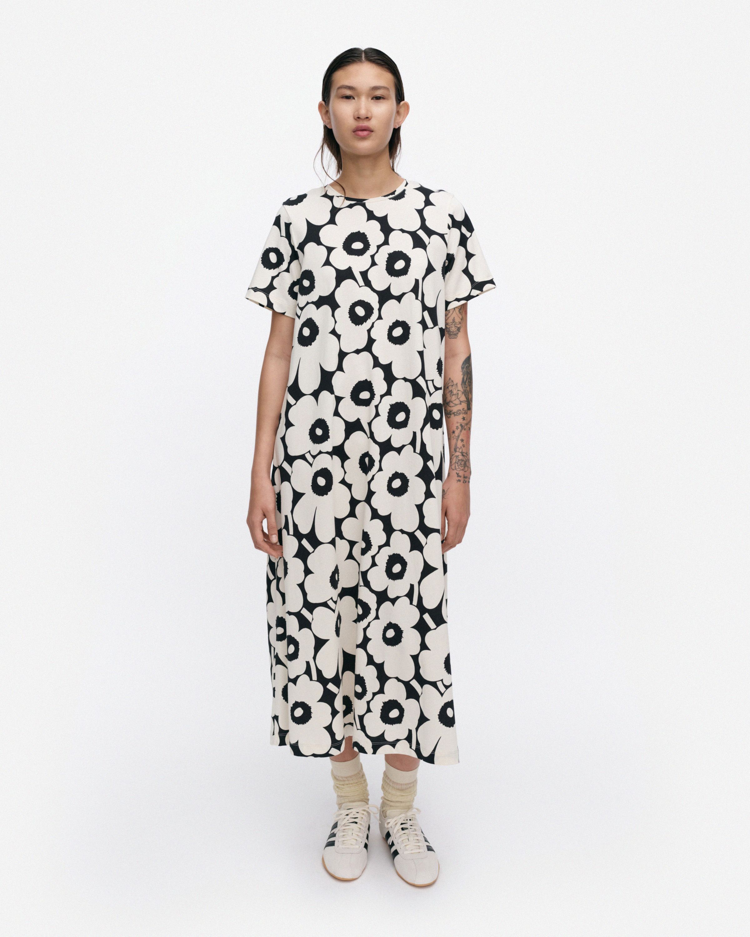 Pisteinen Unikko Dress black, off white | Marimekko