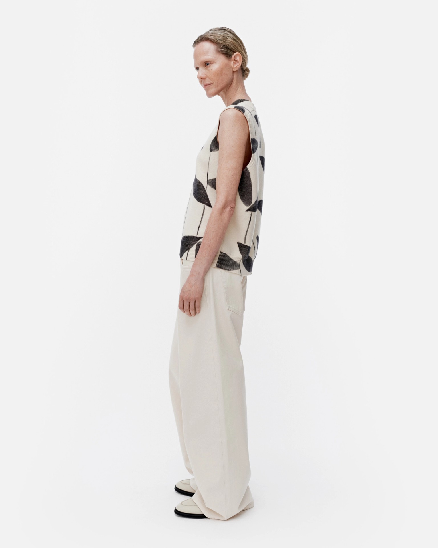 Viivat Paju, Knitted top, off white, black,